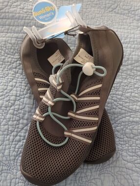Sun & Sky Sz 7-8 Women's Gray Mesh Slip-On Athletic Shoes with Aqua Laces NWT